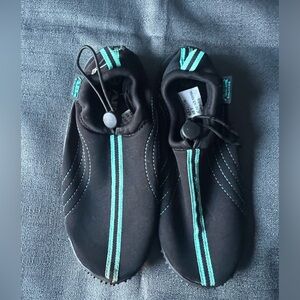 Air Balance Women's Water shoes size 6 Black Aqua